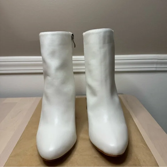 PrettyLittleThing Elegant White Ankle Boots - Picture 2 of 7